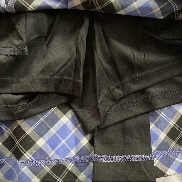 IZOD purple, black, white plaid golf skort. Size 6 - Picture 4 of 12